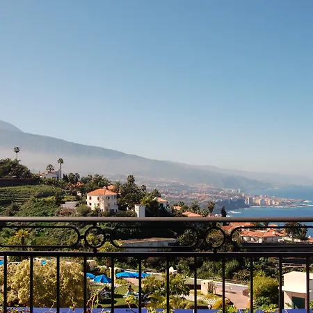 Отель La Quinta Park Санта-Урсула