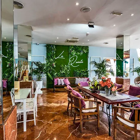 מלון La Quinta Park 4*